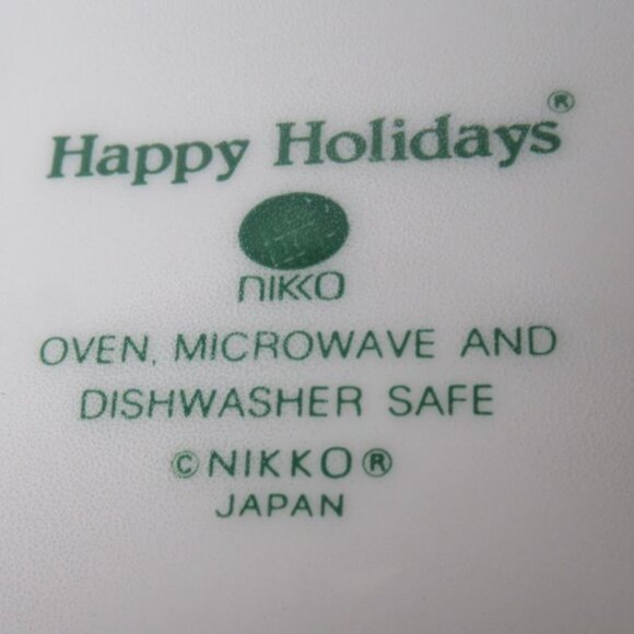 NIKKO China HAPPY HOLIDAYS 10 3/4 Inch Large Dinner Plate - Picture 2 of 2